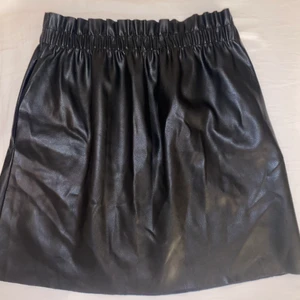 Skinnkjol - Zara skinnkjol, stlk M.