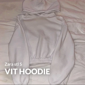 Hoodie  - Jättefin vit Hoodie från Zara stl S. Nypris 119kr. Köpt förra hösten men kom knappt till användning. Hoodien är i nyskick och endast använd ett fåtal gånger, superbra kvalitet. OBS: Den svarta av samma modell hittar ni i profilen, antingen enskild eller köp båda för 140kr!?  Frakt tillkommer!