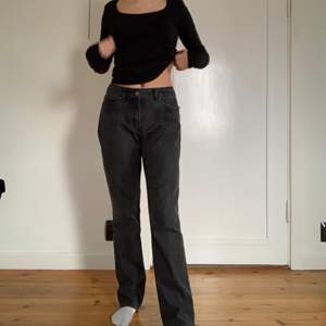 Midwaist jeans, köpta secondhand. L42. Kom med frågor privat:)