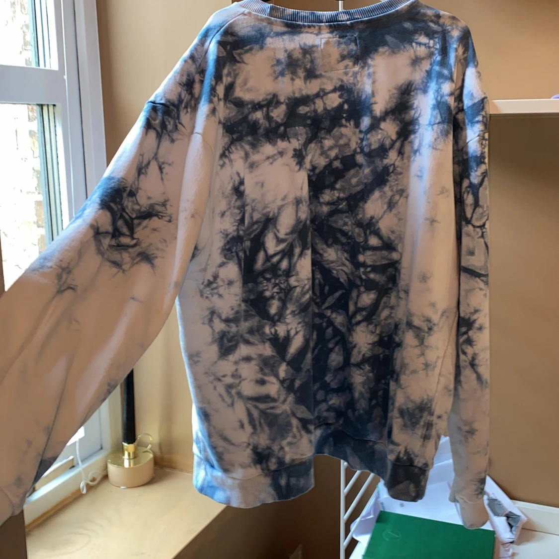 Blå tiedye sweatshirt  - 90