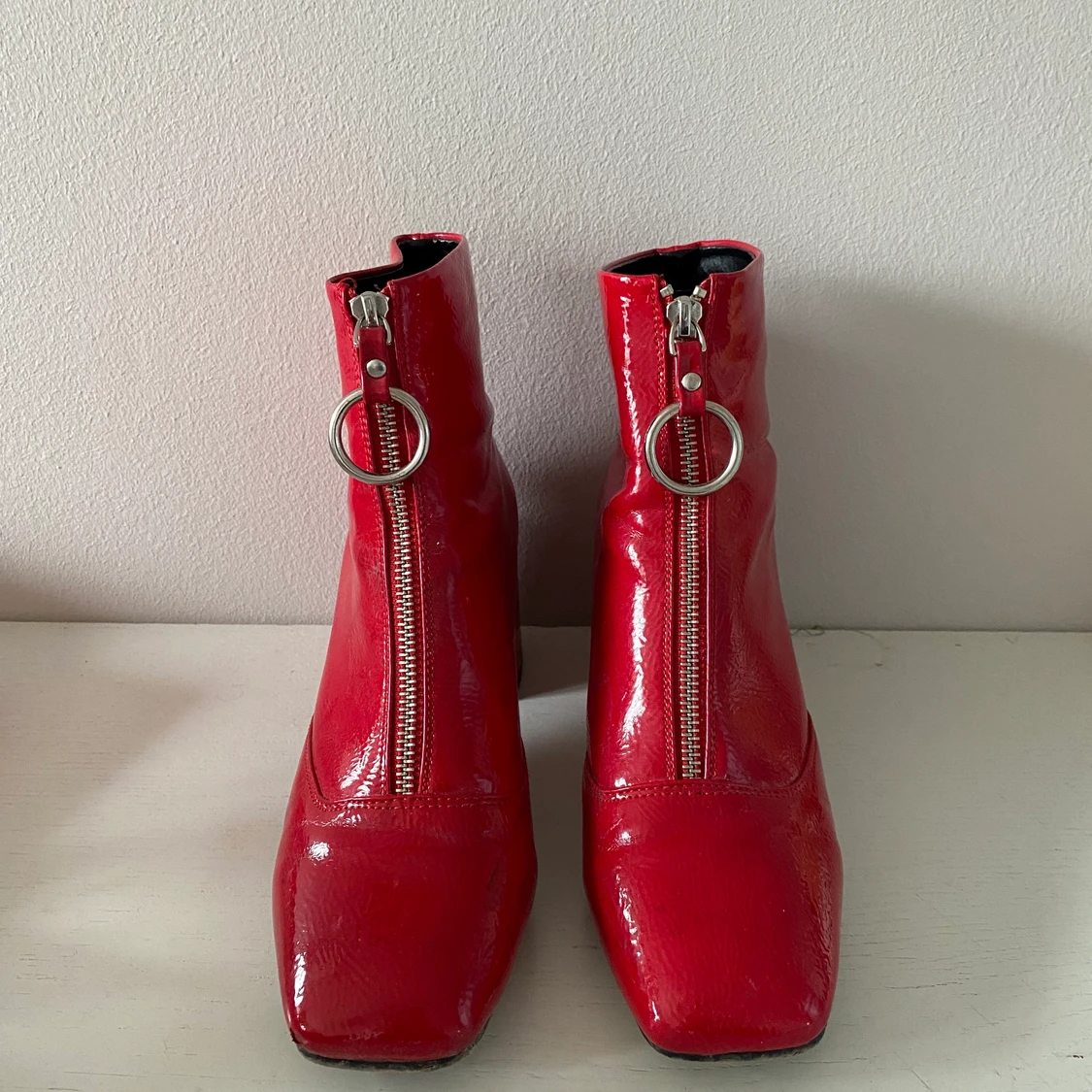 Röda klackskor storlek 39 - 90