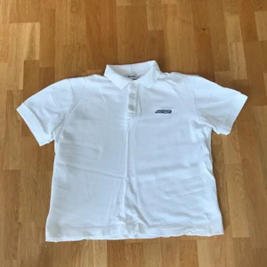 Axel arigato pikétröja - Pikétröja från Axel arigato, storlek M. Sitter rätt boxy. Cond. 9/10 använd fåtal gånger