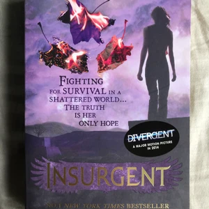 Insurgent bok - Säljer en helt ny insurgent bok på som är på engelska.