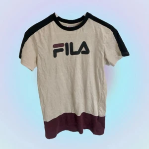 Fila t-shirt  - cool t-shirt från fila köpt på asos. säljer då den inte används 🦔