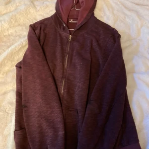 Luvtröja  - Luvtröja 