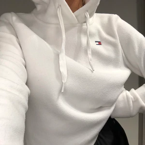 Tommy Hilfiger Hoodie  - Vit hoodie från Tommy Hilfiger, köpt i USA