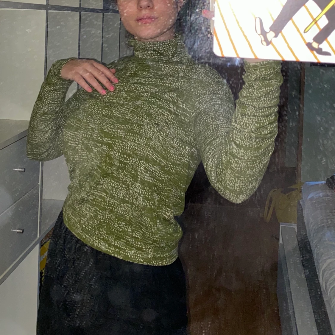 Grön prickig lite kortare polo  - 90