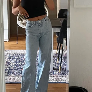 YOKO jeans - säljer mina jeans från monki i den populära modellen yoko då dem tyvärr är för små. skulle ändå säga att de är sparsamt använda. SÄLJER MASSOR AV ANDRA JEANS SÅ IN Å KOLLA. köp dirket för 200kr