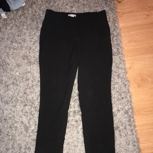 Kostymbyxor  - Svarta kostymbyxor från hm. 