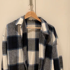 Rutig jacka - Köpt från shein, har använt den 1 gång då det inte är min stil. Super fin!