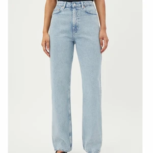 Jeans - Raka jeans från weekday, alldeles för tighta för mig dock :( fint skick, nypris 500 
