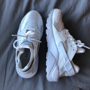 Nike Air Huarache shoes - Helt nya! Nike skor storlek 38 men ganska små passar bra för storlek 37, ordinarie pris 1300kr