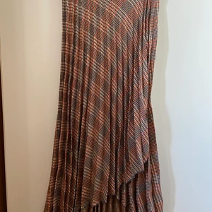 H&M skirt - Size 34. Unused. Pick up in Uppsala