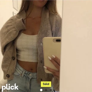 Kofta NAKD XS - Lånade bilder men samma plagg då jag köpte den från plick . Säljer en rosa/beige/brun kofta från NA-KD 