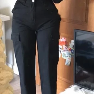 Cargo byxor - Storlek Xs, jätte tajta vid rumpan, passar mig perfekt som är 164 cm