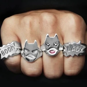 Maria Nilsdotter Ring - Jätte snygg Maria Nilsdotter ring! Säljer då den inte är min stil! Den är liten i storlek men det går att ändra för 300kr på Maria Nilsdotter butik i Stockholm 🤗