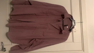 HM Manchester Skjortjacka - Storlek XL, knappt använd, frakt kan tillkomma 