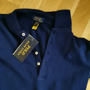Ralph Lauren Mörkblå klänning BARN - Barn storlek (12_14) 150/72. Mörkblå pike klänning