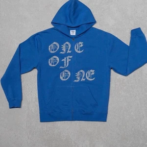ONE OF ONE HOODIE - Intressekoll på min ONE OF ONE ”OG” ZIP HOODIE. Inprincip ny då den enbart använd fåtal gånger, inga defekter och alla stenar är kvar. SÄLJER ENDAST VID BRA PRIS