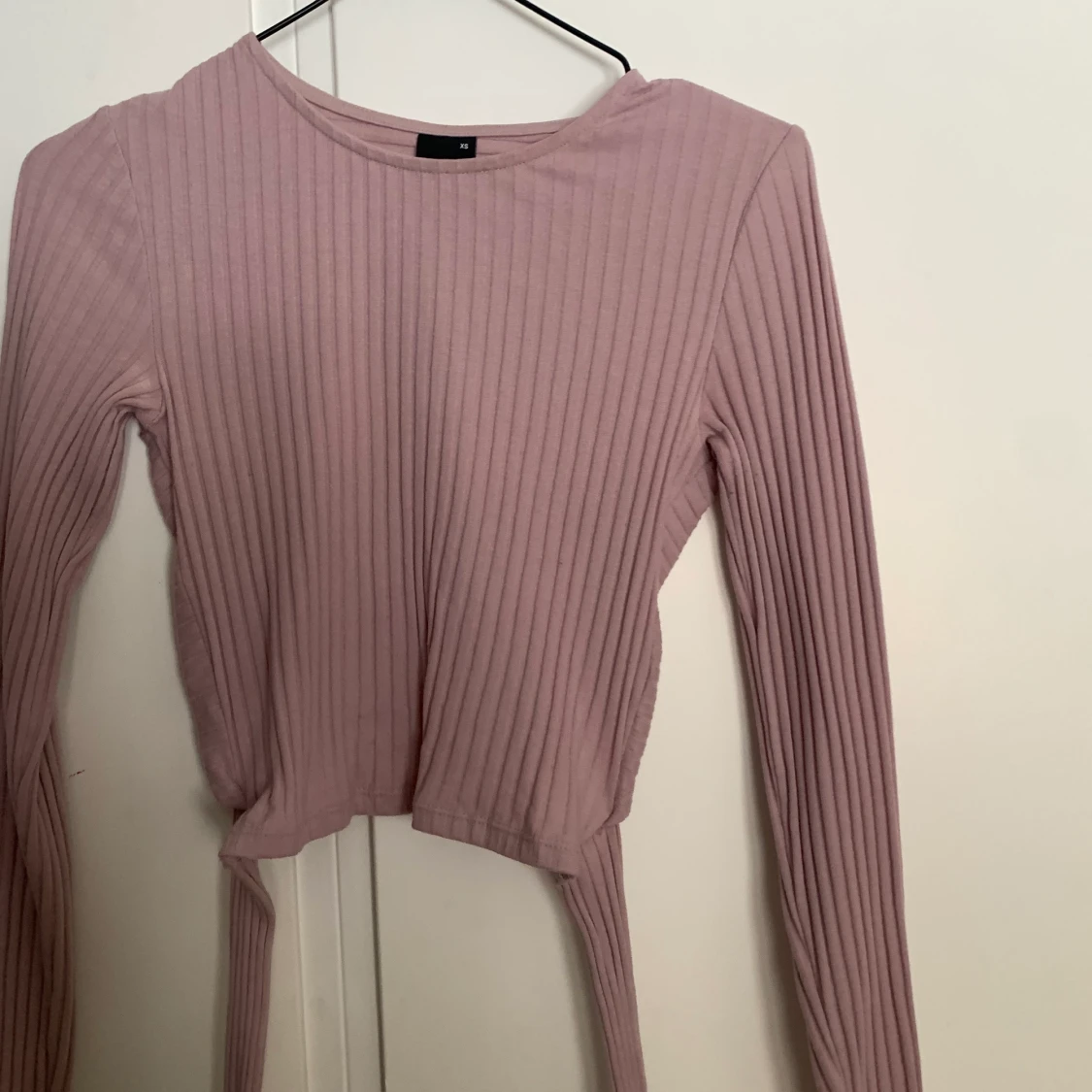 Rosa croppad tröja Gina Tricot 