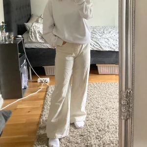 Jeans  - Jeans i beige, kommer dock inte ihåg vart dom är från