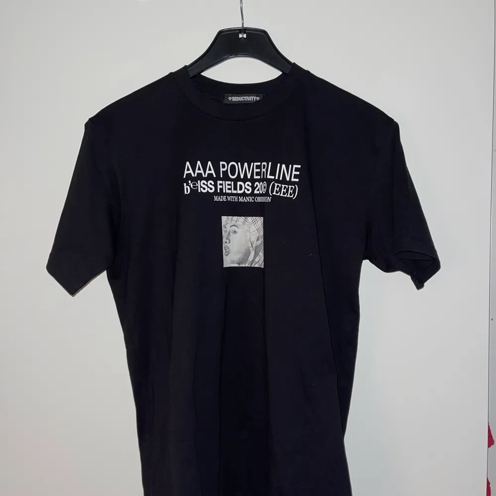 Ecco2k Bliss Fields, AAA Powerline “E” T-shirt Never worn, mint condition. Open to trades for other DG shirts or the same shirt in size L or XL <3. T-shirts.
