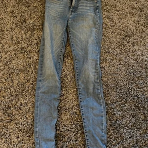 Levi’s jeans  - Lev’s mile high super skinny jeans  stl 25
