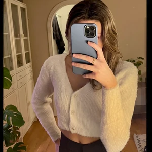 Kofta/tröja  - Jätteskön kofta/tröja från shein💜 använd endast en gång!! 🤍🤍 köparen står för frakten. 