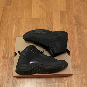 jordan 12 winterized triple black - jordan 12 winterized triple black från 2018 bra skick och perfekta till vintern säljer pga för små