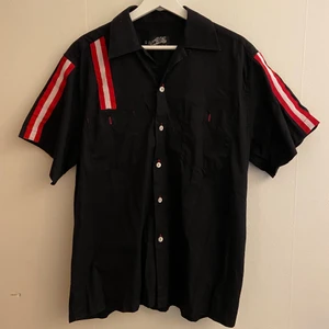 Motorshirt piké skjorta - Svart med röda detaljer, buick. Bra skick!