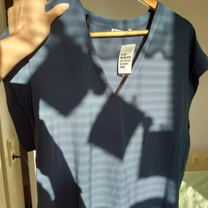 Zara Tröja - Super fin tröja ifrån Zara i storlek S. Den är köpt på second hand för 90kr men har aldrig använt den eftersom färgen inte passar mig så bra💕 Väldigt fint kvalitet och är väldigt luftig☺️ Köparen står för frakten :)