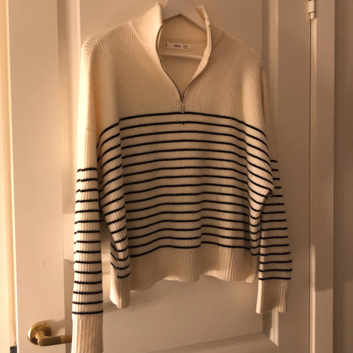 Stickad tröja från mango 