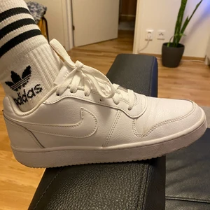 Trendiga Nike st. 39 - Inte så mycket använda. I super bra skick.     250 Kr.   