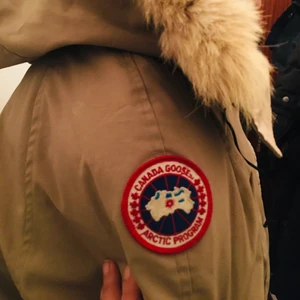 Canda gosse jacka  - Canda gosse kort model  fin skick  inköpt 2020 knappt använd ... säljer den pågrund av vill köpa lång modell 