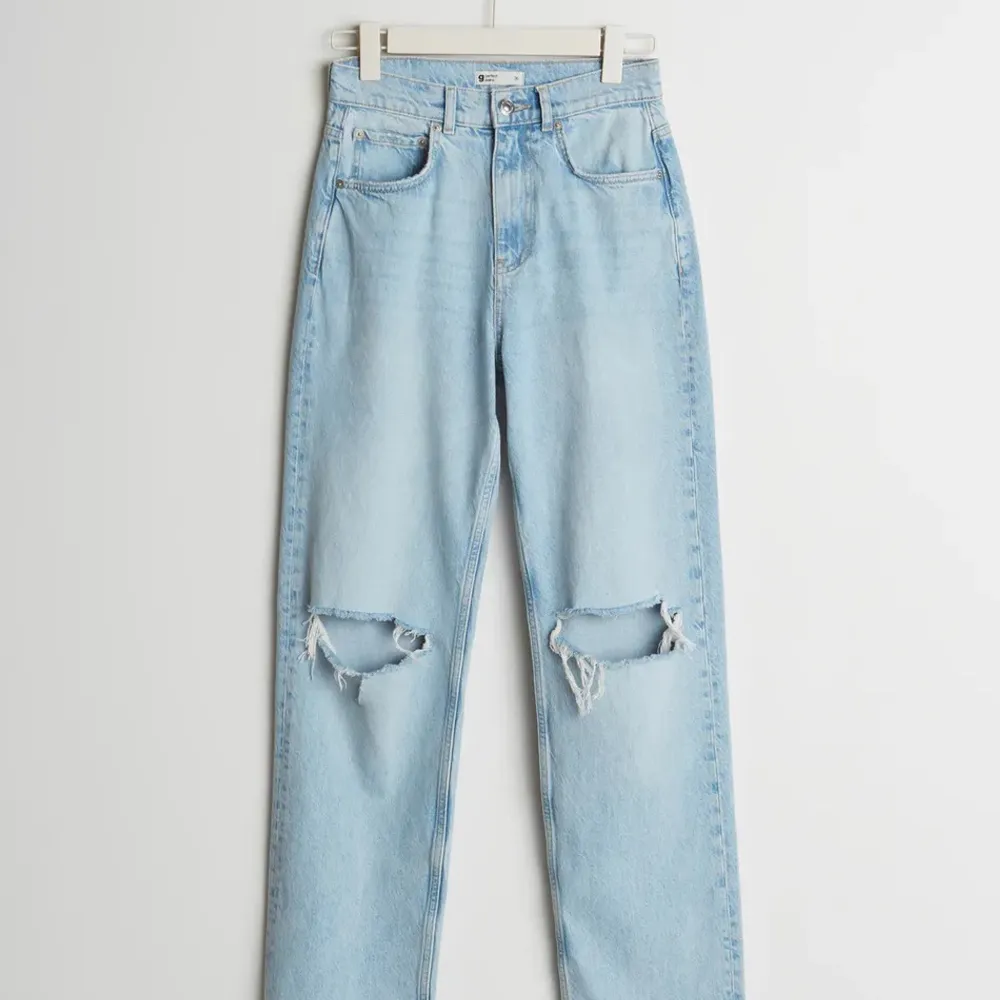 90s High Waist Jeans Gina Tricot. Storlek: 32. Använt några gånger. Köpt för 499kr. 150kr + frakt :)). Jeans & Byxor.