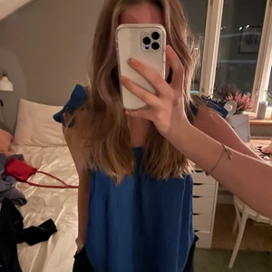 Hm topp ❤️ - Skit ball blå topp från hm i stl S. Knappt använd och helt slutsåld! 💓 Kontakta privat vid intresse och frågor❤️❤️ Kram 