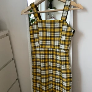 Klänning - Klänning från H&m, storlek XS (dragkedja vid sidan av klänningen) 