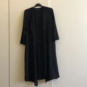 Låg tunn kappa skjorta med slits - Fin lång tunn kappa med slitsar i sidorna