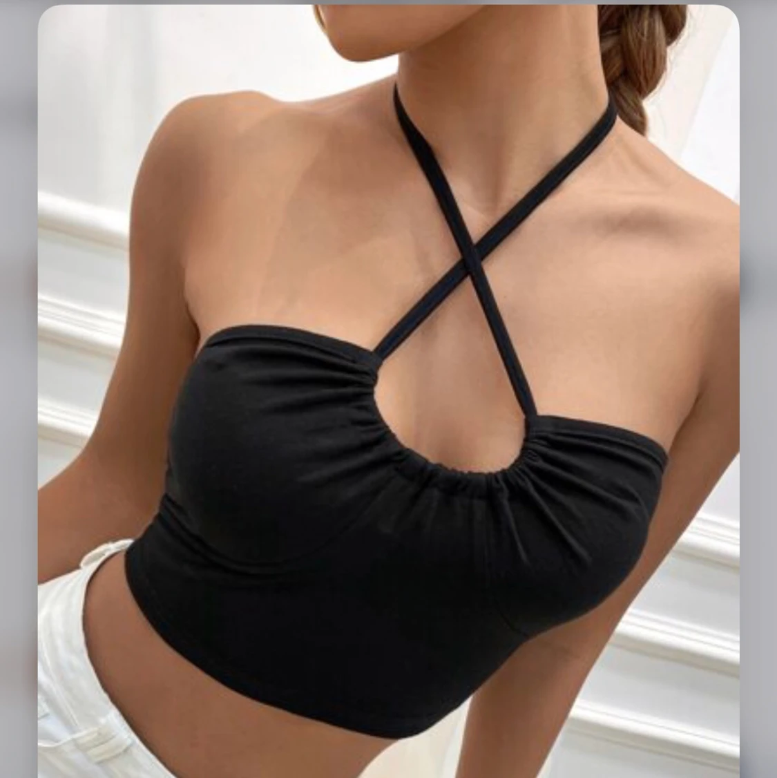 Svart/beige linne med korssnörning runt halsen