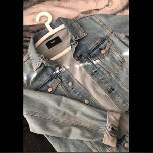 Jeansjacka - Jeansjacka från bikbok som knappt är använd. Kan mötas och frakta :)