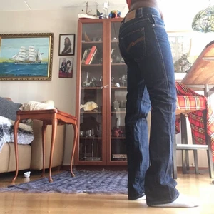 Ená ákt Nudie jeans - I mycket bra skick och passar 30- 32.Sāljer de eftersom de passar inte och Finns fler bilder och bud i kommentarna 