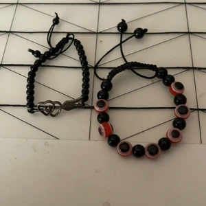 armband - de är båda för 60kr och dom är aldrig använda 