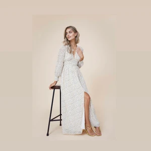 Adoore klänning - Napoli dress st 38 - Jag säljer nu denna superhärliga adoore klänning då jag kom fram till att den inte satt som jag ville. Den är oanvänd och därmed i nytt skick. Köparen står för frakten! Om ni har några frågor så är det bara att skicka ett meddelande!☀️💗