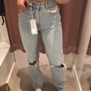 90s highwaist jeans  - De trendiga jeansen från Gina tricot! Storlek 34 och passar mig som är 170💕köpare står för frakt💕💕