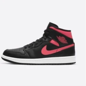 Äkta oanvända jordan 1 mids - Ett par helt oanvända jordan 1 mids. I sitt paket fortfarande. Storlek: 40