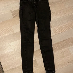 Black denim jeans - Svarta denim jeans i mycket bra skick 