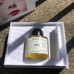 Byredo parfym  - En superfin Byredo 1996 Eau De Parfume. Aldrig använd. Parfymen är limited edition och därmed unik! Nypris: 1450 kronor och säljes för 999 här.