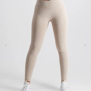 Aim’n tights  - Aim’n tights i storlek XS. Då dom är för små för mig så väljer  därför att sälja dom 💖om fler bilder önskas så ordnar ja de vid intresse ! 🥰 Köparen står för frakten!🚚📦