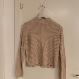 Ljusrosa stickad tröja  - Stickad tröja från H&M i strl XS i fint skick. 