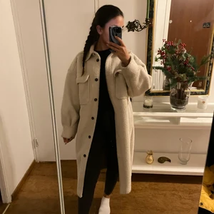 Teddy kappa - Jättefin Teddy kappa från H&M som tyvärr inte kommer till användning längre. Jättefint skick